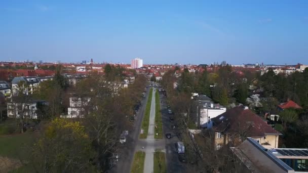 Larga Calle Con Vía Peatonal Berlin Dahlem Volar Dron Inverso — Vídeos de Stock