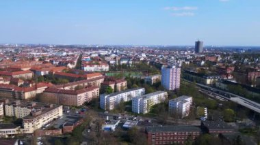 Berlin City, Almanya 'da Steglitz eyaletinde yer alan bir otoban. İHA 4k yükseliyor. Sinematik görüntüler..