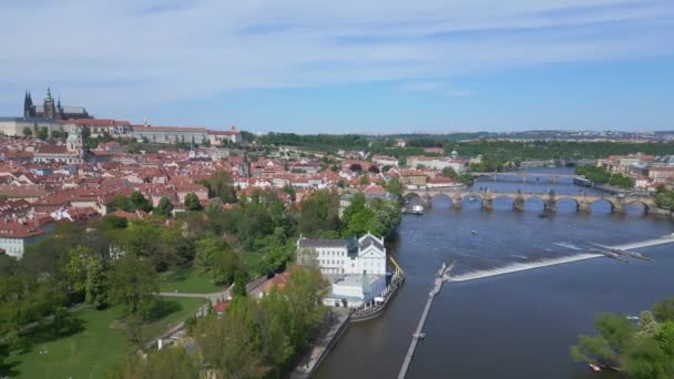 Czech Republic River Danube Prague Charles Bridge Spring 2023 Вращение — стоковое видео