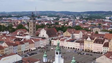 Budweis Budejovice Çek Cumhuriyeti 'nin eski bir kasabası, 2023 yazında insansız hava aracı yüksek kaliteli 4k uhd görüntü. 