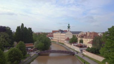 Budweis Budejovice Çek Cumhuriyeti 'nin eski bir kasabası, 2023 yazında insansız hava aracı yüksek kaliteli 4k uhd görüntü. 