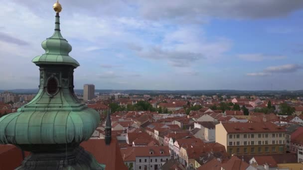 Budweis Budejovice Óváros Csehországban 2023 Nyarán Nagyon Közeli Elhaladó Repülő — Stock videók