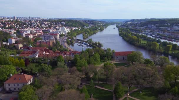 Kostel Hřbitov Bazilika Katedrála Praze Jaro 2023 Panorama Přehled Dron — Stock video