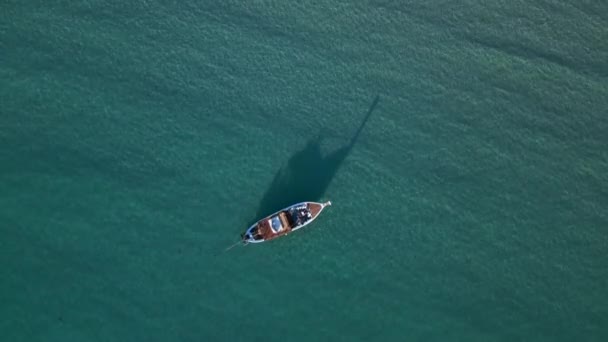 Тайская Длинная Хвостовая Лодка Пляже Бухты Лагуна Таиланд Лето 2022 — стоковое видео