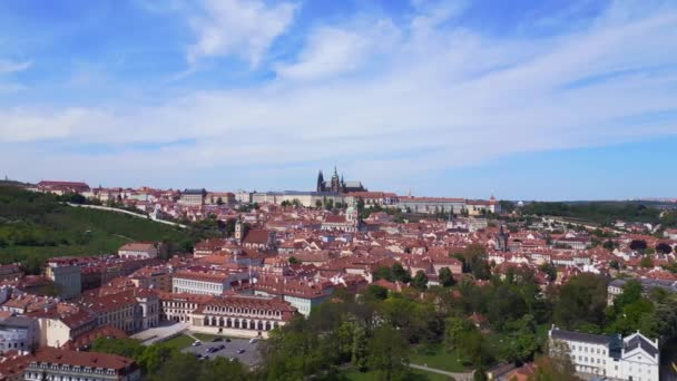 Исторические Здания Реке Дунай Города Прага Чешской Республики Мост Весной — стоковое видео