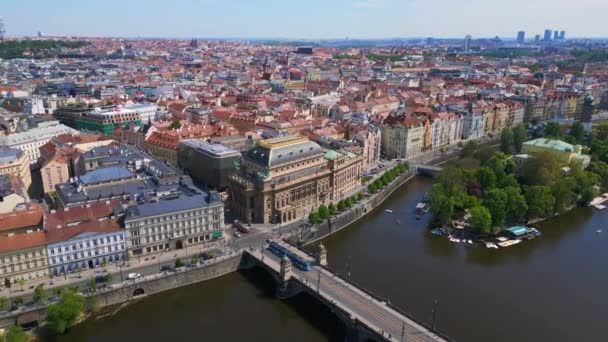 Edificios Históricos Río Danubio Praga Ciudad República Checa Puente Primavera — Vídeo de stock