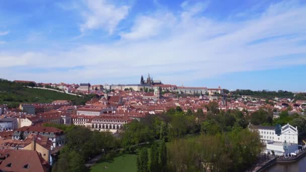 Исторические Здания Реке Дунай Прага Чешской Республики Мост Весной 2023 — стоковое видео