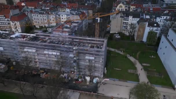 Berlino City Lavori Costruzione Casa Con Gru Torre Gialla Volare — Video Stock