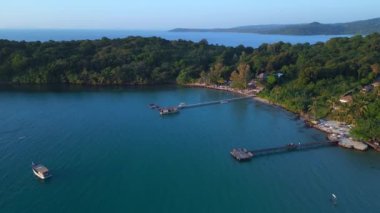 Koh Kood Adası Bang Bao Sahili Tayland ve 2022 Panorama İnsansız Hava Aracı 4k sinematik görüntüler.