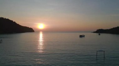 Koh Kood Adası Bang Bao Sahili Tayland ve 2022 Panorama İnsansız Hava Aracı 4k sinematik görüntüler.