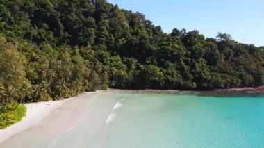 Ao Jak Sahil Koyu lagünü doğal cennet ko kut Tayland 'da yaz 2022 panorama genel bakış İHA 4k -- sinematik görüntüler.