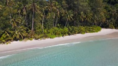 Ao Jak Sahil Koyu lagünü doğal cennet ko kut Tayland 'da yaz 2022 İHA 4k insansız hava aracı 4k sinematik görüntüler.