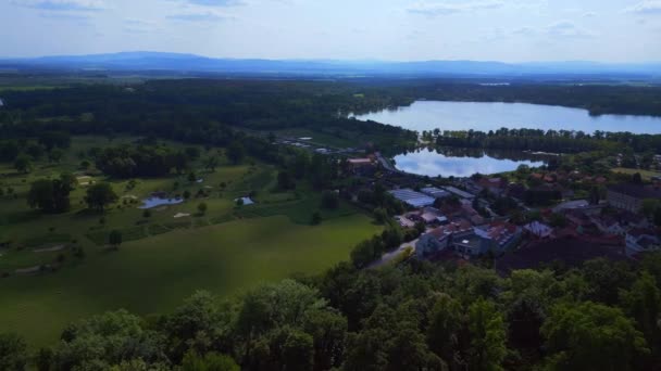 Hluboka Nad Vltavou Ist Ein Weißes Märchenschloss Der Tschechischen Republik — Stockvideo