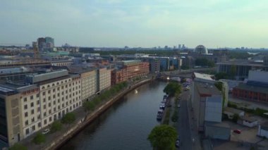 2023 yazında Berlin şehir merkezi Avrupa 'da. İHA 4K' dan iniyor..
