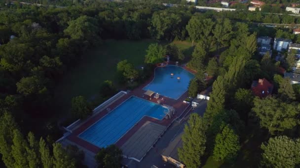 柏林公共游泳池德国在欧洲 2023年夏天 4K电影 — 图库视频影像