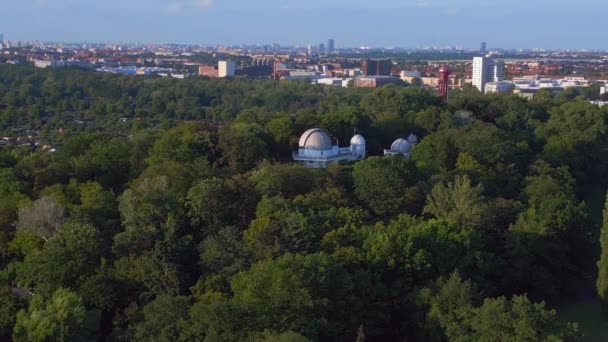 Αστρονομικό Παρατηρητήριο Βερολίνου Γερμανία Στην Ευρώπη Θερινή Ημέρα 2023 Panorama — Αρχείο Βίντεο