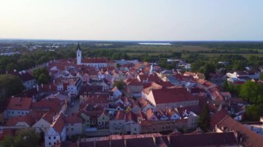 Trebon Wittingau kasabası, Güney Bohemya Czech cumhuriyeti, 2023 yazı, Hiperlapse hareketli rampa, zaman aşımı 4K uhd sinematik görüntüler..