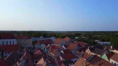 Trebon Wittingau kasabası, Güney Bohemya Czech cumhuriyeti, 2023 yazı, Hiperlapse hareketli rampa, zaman aşımı 4K uhd sinematik görüntüler..