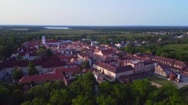 Trebon Wittingau kasabası, Güney Bohemya Czech Cumhuriyeti, 2023 yazı, geniş yörünge görüntüsü İHA 4K -- sinematik görüntüler.