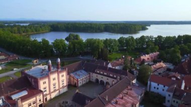 Trebon Wittingau kasabası, Güney Bohemya Czech Cumhuriyeti, 2023 yazı, uçuş üstü insansız hava aracı 4K -- sinematik görüntüler..