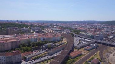 Prag şehir merkezi Czech Cumhuriyeti, 2023 yazında Panorama İHA 4K sineması.