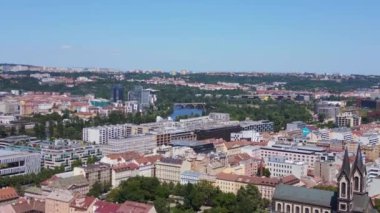 Prag şehir merkezi Czech Cumhuriyeti, 2023 yazında Panorama İHA 4K sineması.