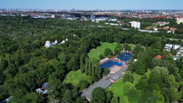 Δημόσια Πισίνα Insulaner Πόλη Βερολίνο Γερμανία Καλοκαίρι 2023 Έκρηξη Συρόμενη — Αρχείο Βίντεο