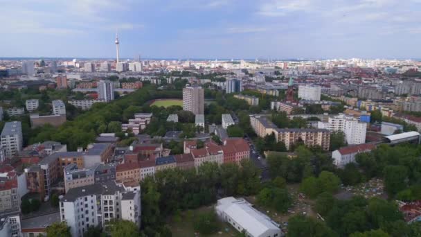 Zapakowany Nad Zatłoczonym Publicznym Basenem Prinzenbad Miasto Berlin Niemcy Letni — Wideo stockowe