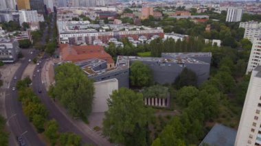 Yahudi Müzesi şehri Berlin Libeskind Binası, Almanya Yaz Günü 2023. 4K SinemaComment.