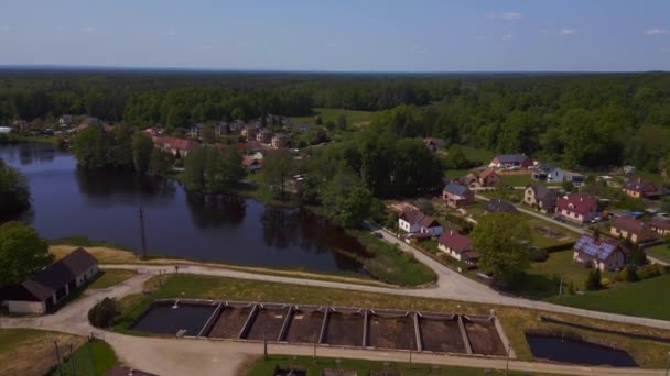 Solfeltfabrikk Landsbyen Chlum Tsjekkia Sommeren 2023 Nedadgående Drone Cinematic – stockvideo