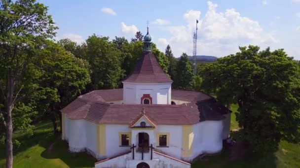 Kulatá Kaple Horském Kopci Krumlov Česká Republika Letní 2023 Stoupající — Stock video