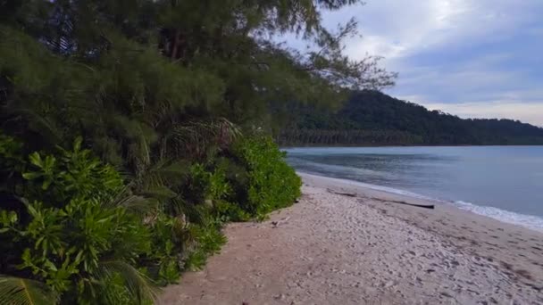 Laguna Sulla Spiaggia Della Baia Phrao Holyday Paradise Kut Thailandia — Video Stock