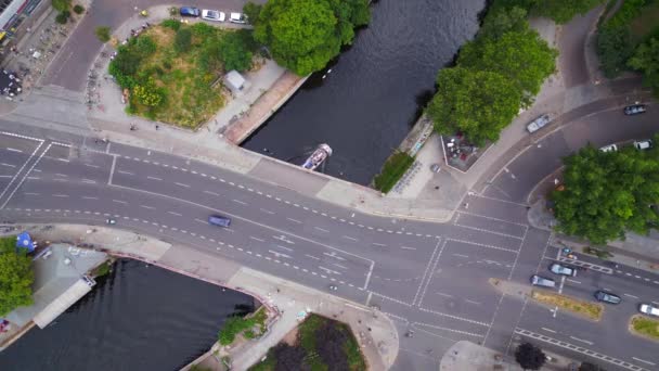 Miasto Berlin Powiat Neukoeln Kanał Most Rzeka Niemcy Letni Dzień — Wideo stockowe