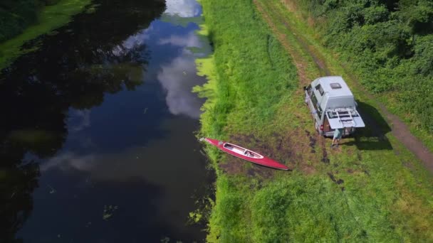 Czerwone Wiosło Boat Linii Brzegowej Czas Letni Caravan Camping Mobile — Wideo stockowe