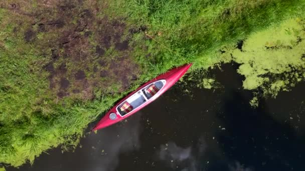 Familie Vakantie Rode Waterfiets Natuurlijke Rivier Zomer 2023 Duitsland Verticale — Stockvideo