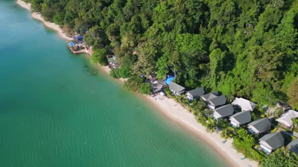 Heyelan Yıkık Dökük Sahil Beldesi Chang Adası Tatil Köyü 2022 — Stok video