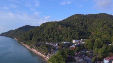 Chang Köyü Kulübeleri Tatil Köyü, Tayland 'daki Plaj Oteli 2022 v4k sineması. 