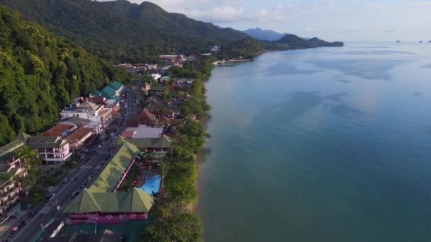 Chang Village Huts Resort Beach Hotel Auf Der Bergigen Insel — Stockvideo