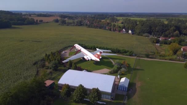 Vliegtuigen Grond Heuvelachtige Zomervelden Brandenburg Duitsland Zomer Drone Camera Naar — Stockvideo