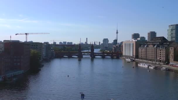 Oberbaum Most Hranice Řeka Spréva Věž Východ Západ Berlín Německo — Stock video