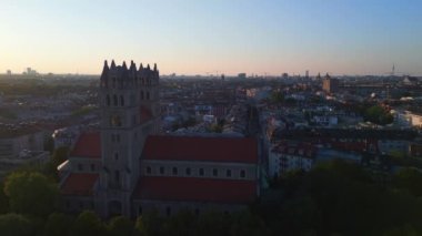 Münih nehri, Isar plaj köprüsü Parkı, Almanya, Bavyera, yaz ayları açık gökyüzü 23.