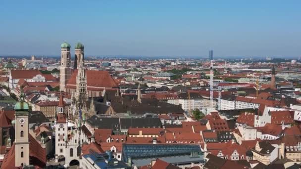 德国巴伐利亚 圣彼得 慕尼黑城市教堂旧城弗劳恩基什 夏季晴天23 全景概览无人驾驶4K电影 — 图库视频影像