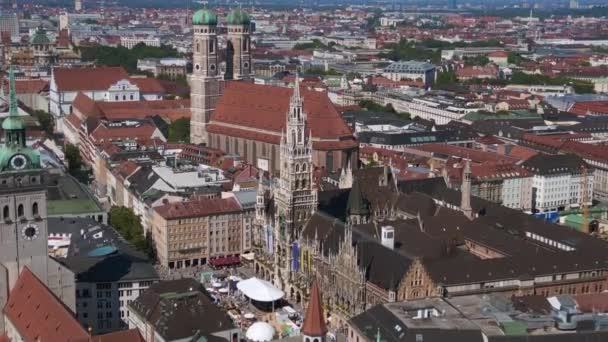 Münchner Stadtkirchen Altstadt Frauenkirche Peter Deutschland Bayerisch Sommerklarer Himmelstag Flug — Stockvideo