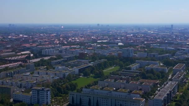 Wielofunkcyjny Stadion Monachium Parku Olimpijskim Niemcy Bawarski Słoneczny Dzień Bezchmurne — Wideo stockowe