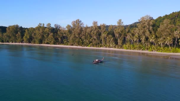 Тайский Длинный Хвостовой Катер Заливе Лагуна Пляж Таиланд Летом 2022 — стоковое видео