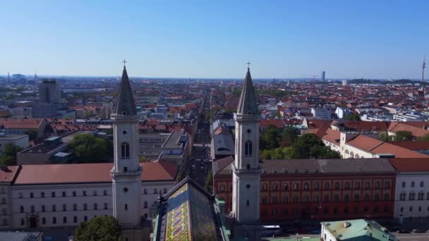 Kirche Ludwig Stadt München Deutschland Bayerisch Sommer Sonnig Blauer Himmel — Stockvideo