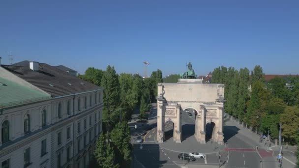 Zafer Kapısı Şehri Münih Almanya Bavyera Yaz Güneşli Mavi Gökyüzü — Stok video