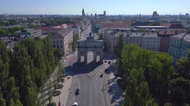 Zafer Kapısı Şehri Münih Almanya Bavyera Yaz Güneşli Mavi Gökyüzü — Stok video