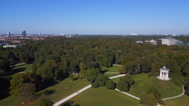 Jardín Inglés Munich Alemania Bavarian Verano Sunny Blue Sky Day — Vídeo de stock