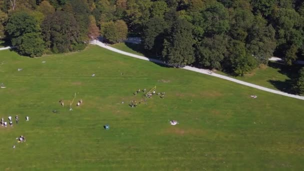 德国巴伐利亚 夏季阳光灿烂的蓝天23 圆形无人驾驶飞机镜头4K电影胶片 — 图库视频影像